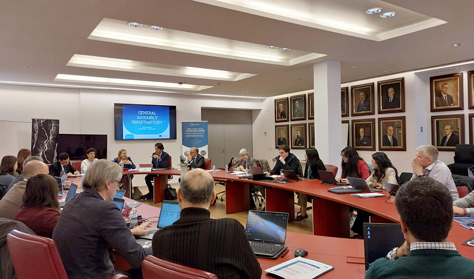 
			      Reunión de la III Asamblea General del proyecto europeo SMARTeeSTORY celebrada en Granada.			    
			  